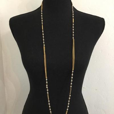 Beautiful, vintage, elegant mid-century, gold tone, faux pearl chain fashion necklace