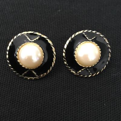 Vintage, gold, toned, faux, pearl black enamel circular studded earrings