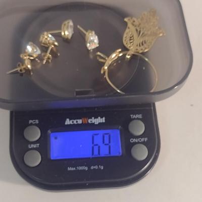 Assorted 14 Karat Yellow Gold Jewelry- Approx 6.9 Grams Total Weight (#46)
