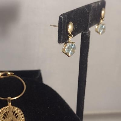 Assorted 14 Karat Yellow Gold Jewelry- Approx 6.9 Grams Total Weight (#46)