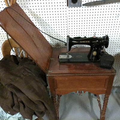 Antique Singer Sewing Machine with table