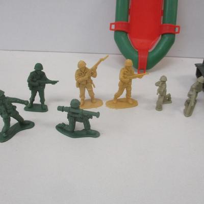 30+ Plastic Army Figurines