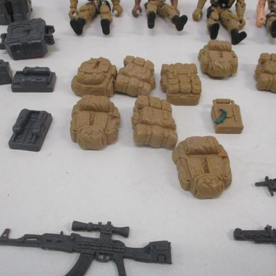 Military Action Figure Brown Soldiers 3 3/4" & Accessories