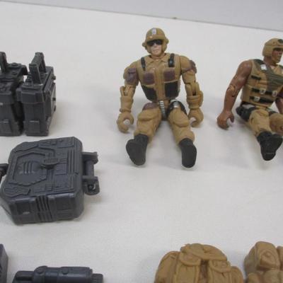 Military Action Figure Brown Soldiers 3 3/4" & Accessories