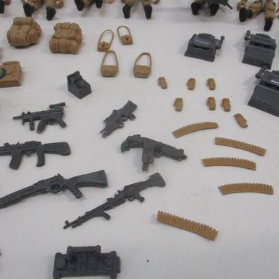 Military Action Figure Brown Soldiers 3 3/4" & Accessories