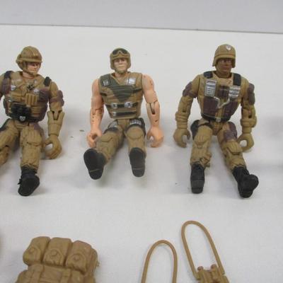 Military Action Figure Brown Soldiers 3 3/4" & Accessories