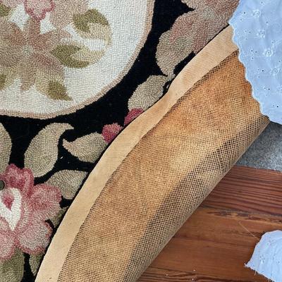UD756 Antique Oval Floral Hooked Rug