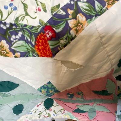 UD761 Vintage Arch Quilts with Floral Border