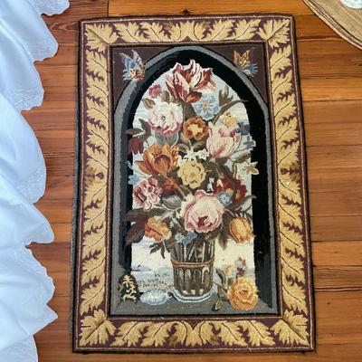 UD764 Floral Bouquet in Vase Wool Hooked Rug