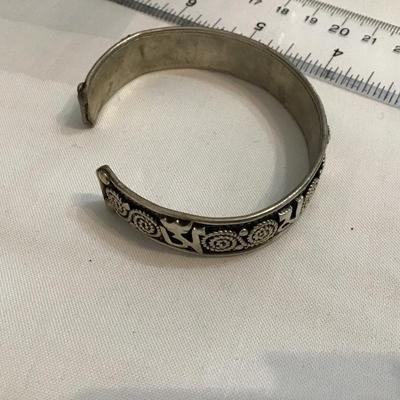 Silvertone Cuff Design