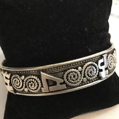 Silvertone Cuff Design