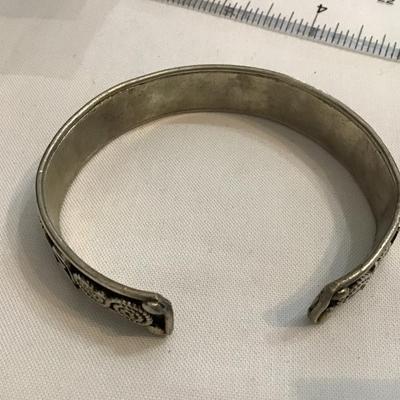 Silvertone Cuff Design