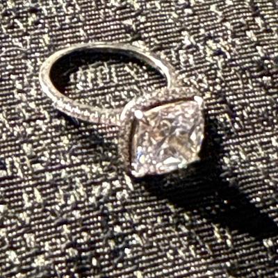 E17-925 Stamped Ring