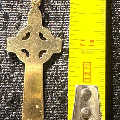 E18-Beautiful 14 K gold chain with 14K cross pendant