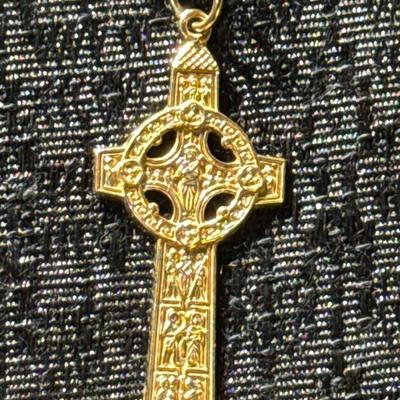 E18-Beautiful 14 K gold chain with 14K cross pendant