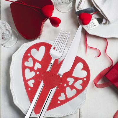 4pcs Valentine's Day Cutlery Holder Valentine's Day Heart Shaped Utensils Bag Holder Party Favor