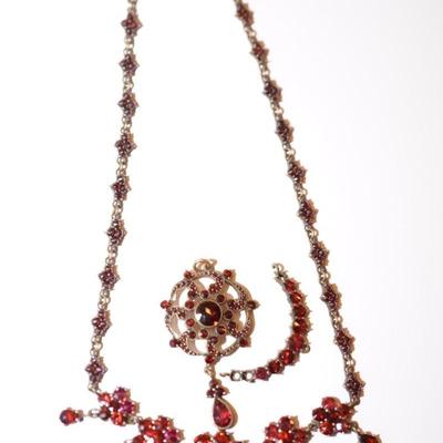 CLASSIC VICTORIAN ERA BOHEMIAN GARNET NECKLACE, DROP PENDANT/ GOLD PLATED
