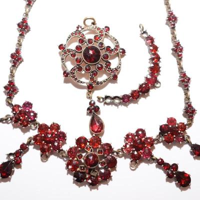 CLASSIC VICTORIAN ERA BOHEMIAN GARNET NECKLACE, DROP PENDANT/ GOLD PLATED