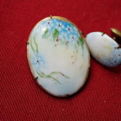 EARLY 1900'S HAND PAINTED PORCELAIN PIN