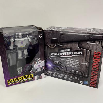 LOT 21: Hasbro Transformers Megatron Decepticon Commander and War for Cybertron Trilogy Action Figures
