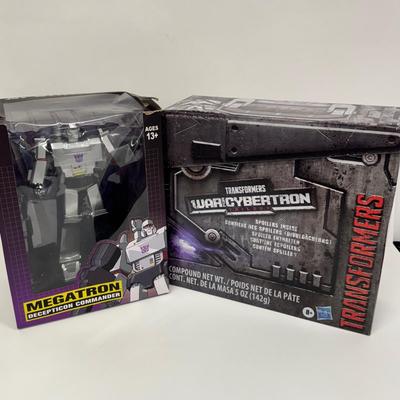 LOT 21: Hasbro Transformers Megatron Decepticon Commander and War for Cybertron Trilogy Action Figures
