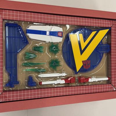 LOT 22: Takara Tomy Transformers Legacy Victory Saber