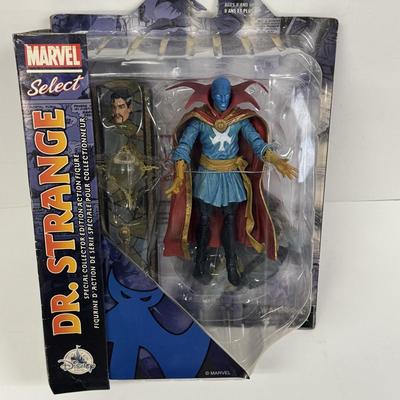 LOT 24: Diamond Select Toys Marvel Dr Strange, Red Hulk & Old Man Logan Figures