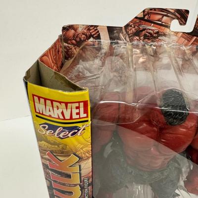 LOT 24: Diamond Select Toys Marvel Dr Strange, Red Hulk & Old Man Logan Figures