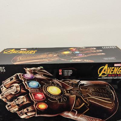 LOT 26: Hasbro Marvel Avengers Infinity Gauntlet