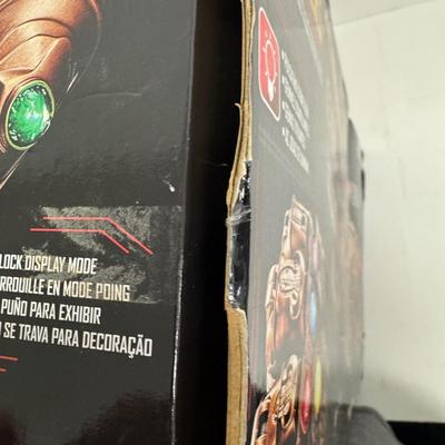 LOT 26: Hasbro Marvel Avengers Infinity Gauntlet