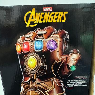 LOT 26: Hasbro Marvel Avengers Infinity Gauntlet