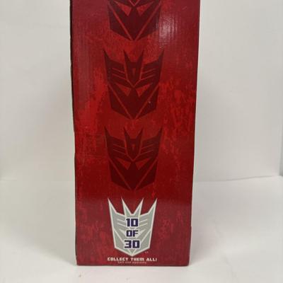 LOT 30: Hasbro Transformers Platinum Edition, Decepticon Predaking Action Figure