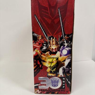 LOT 30: Hasbro Transformers Platinum Edition, Decepticon Predaking Action Figure