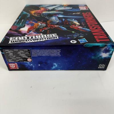 LOT 31: Takara Tomy Transformers Earthrise, War for Cybertron Action figure & Micro Transformers Set