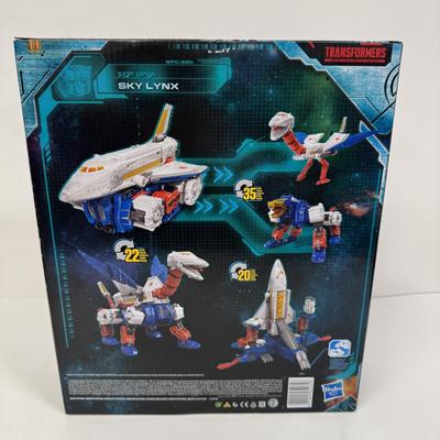 LOT 31: Takara Tomy Transformers Earthrise, War for Cybertron Action figure & Micro Transformers Set