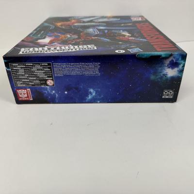 LOT 31: Takara Tomy Transformers Earthrise, War for Cybertron Action figure & Micro Transformers Set