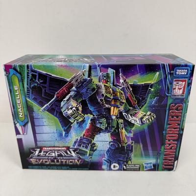 LOT 32: Hasbro Transformers Legacy Evolution Action Figures