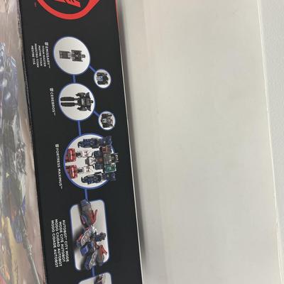 LOT 33: Hasbro Transformers Titans Return, Fortress Maximus