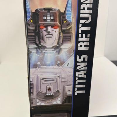LOT 33: Hasbro Transformers Titans Return, Fortress Maximus