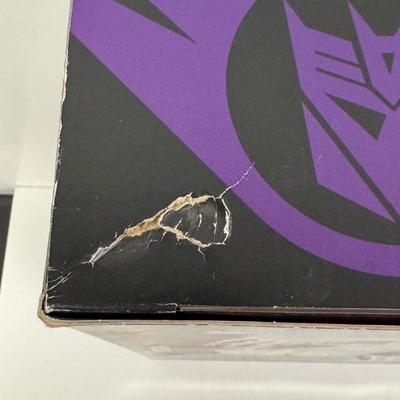 LOT 35: Hasbro Transformers Platinum Edition, Unicron Figure