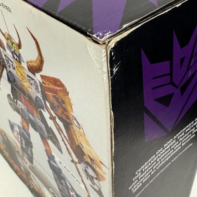 LOT 35: Hasbro Transformers Platinum Edition, Unicron Figure