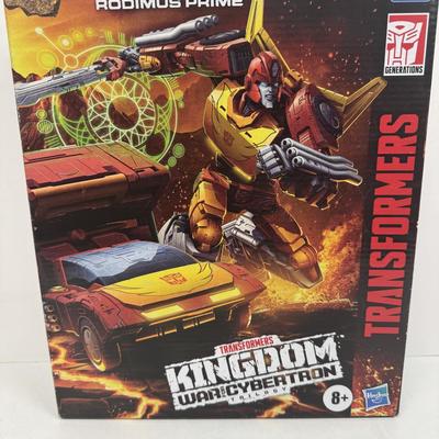 LOT 100: Takara Tomy Transformers Kingdom, War for Cybertron Trilogy Toy