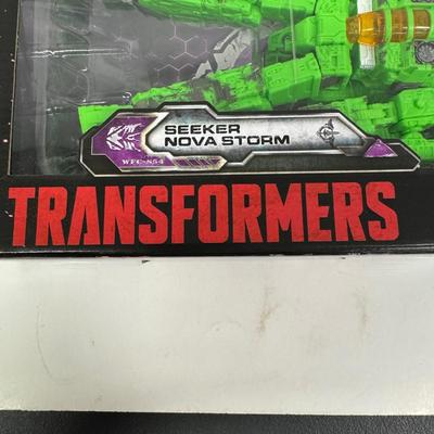 LOT 108: Takara Tomy Transformers Seige, War for Cybertron Trilogy Toy