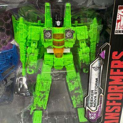 LOT 108: Takara Tomy Transformers Seige, War for Cybertron Trilogy Toy