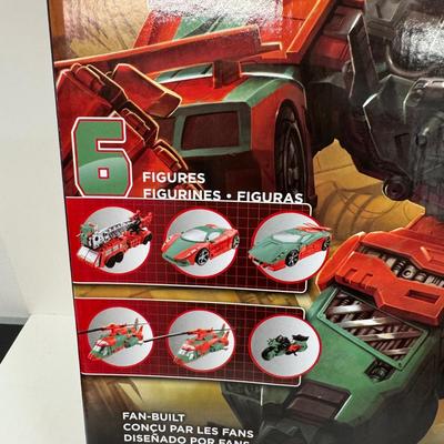 LOT 109: Hasbro Transformers Combiner Wars, Victorion