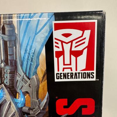 LOT 109: Hasbro Transformers Combiner Wars, Victorion