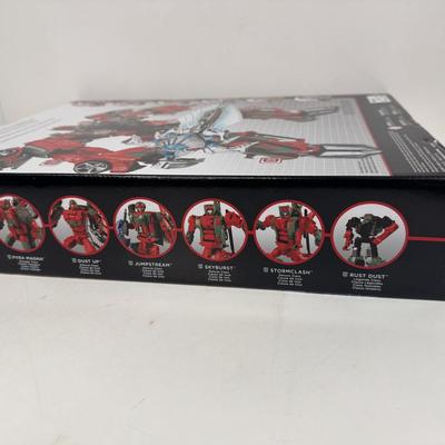 LOT 109: Hasbro Transformers Combiner Wars, Victorion