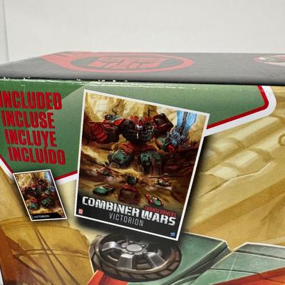 LOT 109: Hasbro Transformers Combiner Wars, Victorion