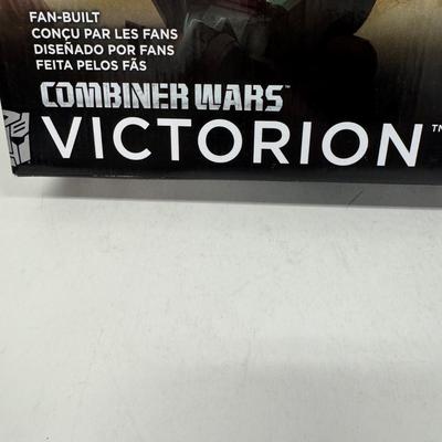 LOT 109: Hasbro Transformers Combiner Wars, Victorion