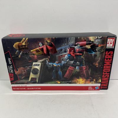 LOT 112: Hasbro Transformers Generations, Platinum Edition Figure